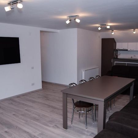 فندق New House Curtea de Argeş المظهر الخارجي الصورة