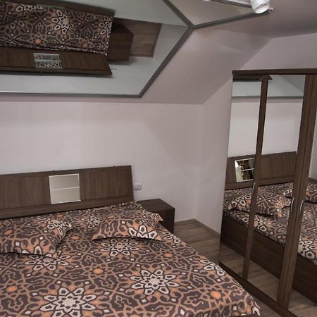 فندق New House Curtea de Argeş المظهر الخارجي الصورة