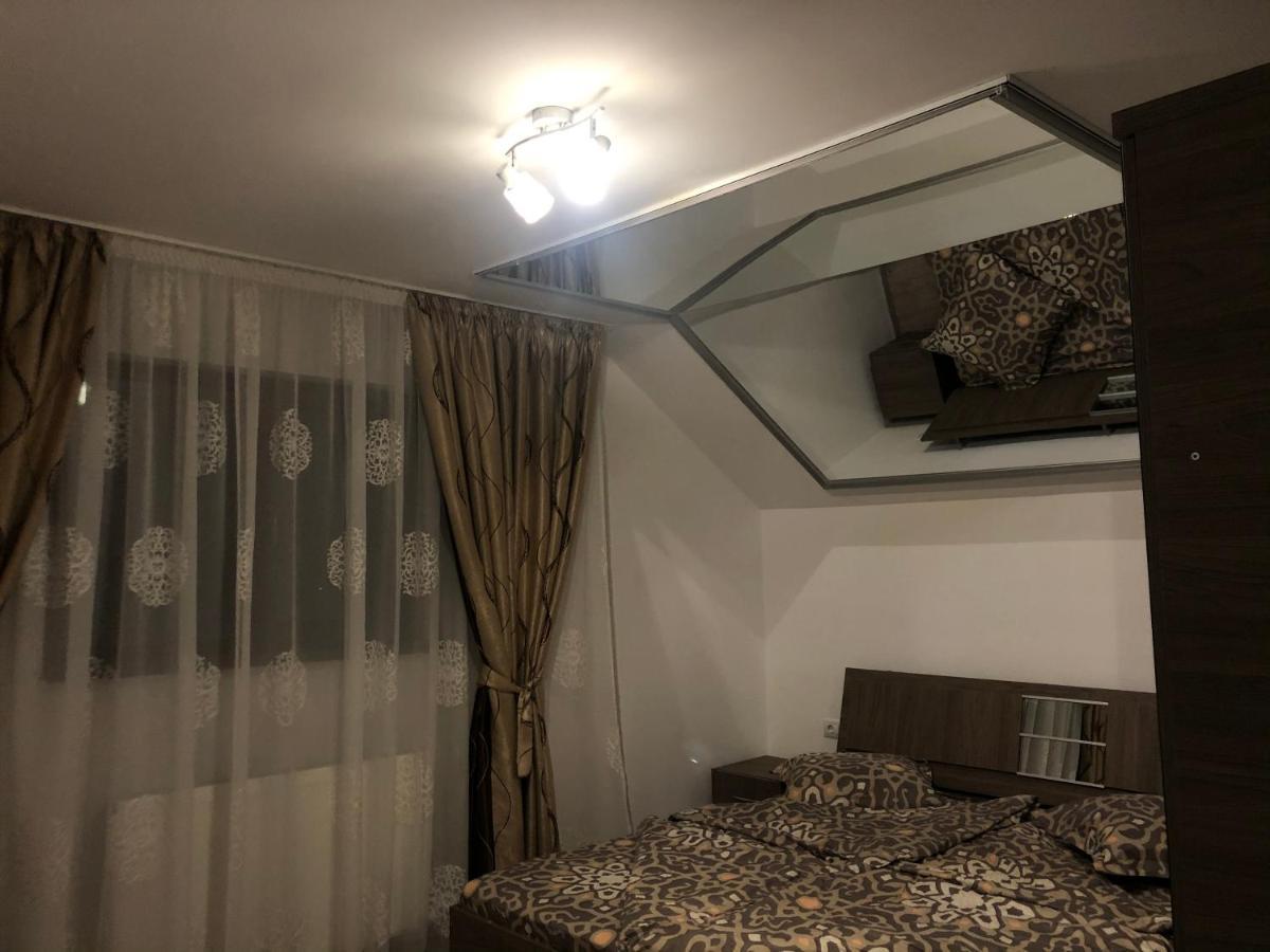 فندق New House Curtea de Argeş المظهر الخارجي الصورة