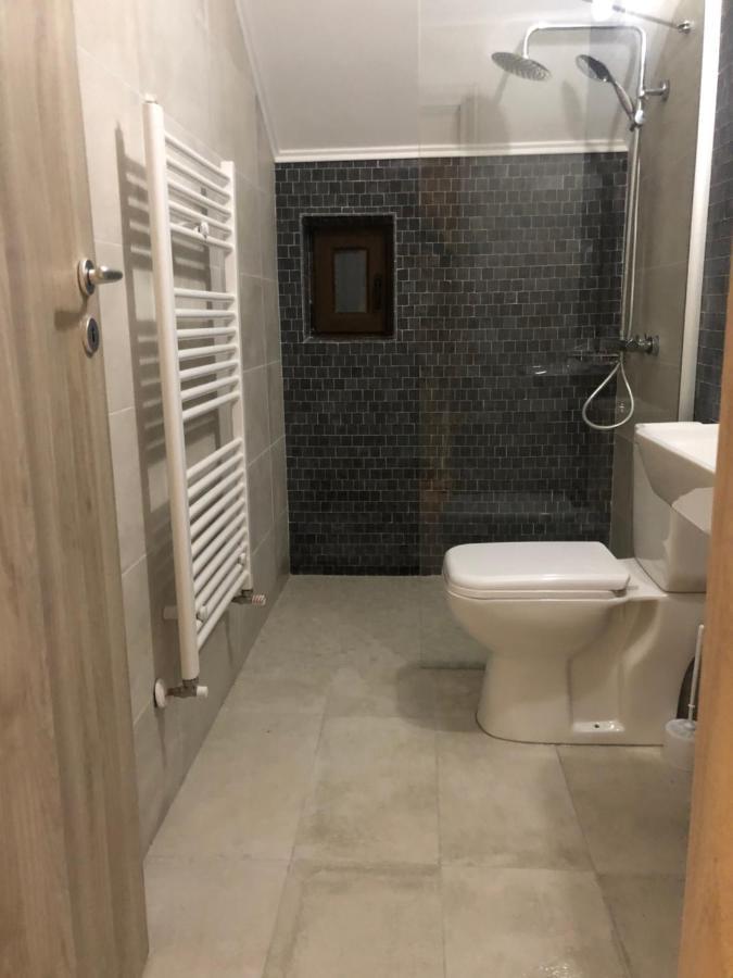 فندق New House Curtea de Argeş المظهر الخارجي الصورة