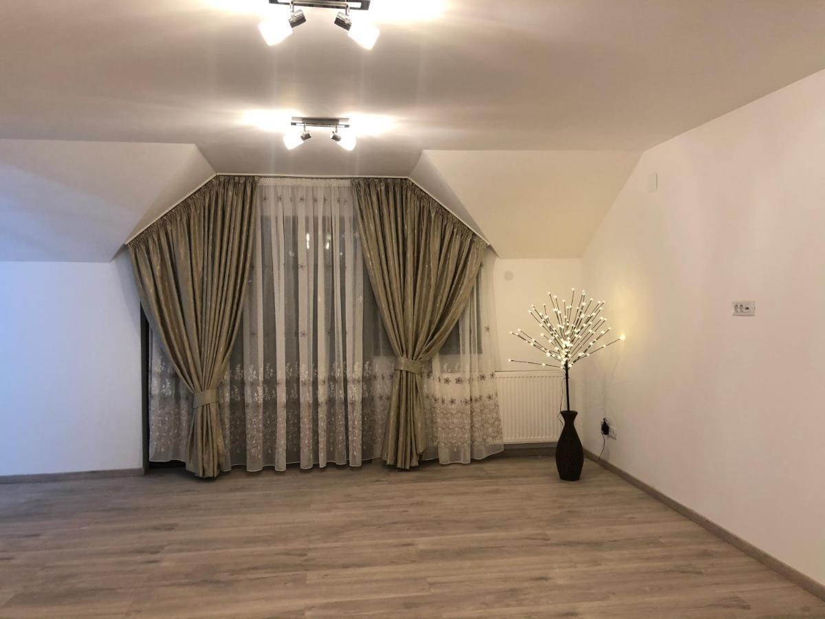 فندق New House Curtea de Argeş المظهر الخارجي الصورة