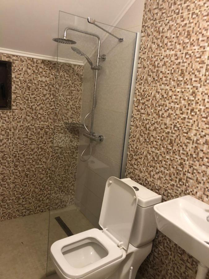 فندق New House Curtea de Argeş المظهر الخارجي الصورة