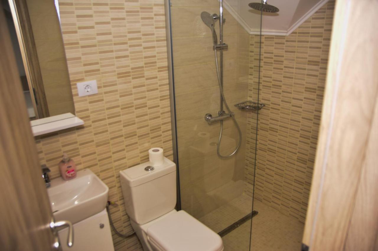 فندق New House Curtea de Argeş المظهر الخارجي الصورة