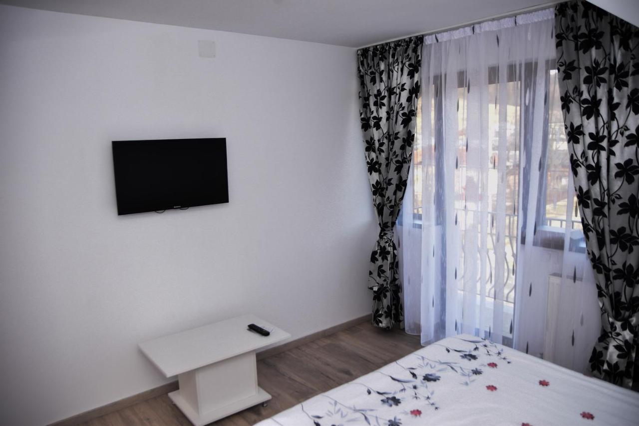 فندق New House Curtea de Argeş المظهر الخارجي الصورة
