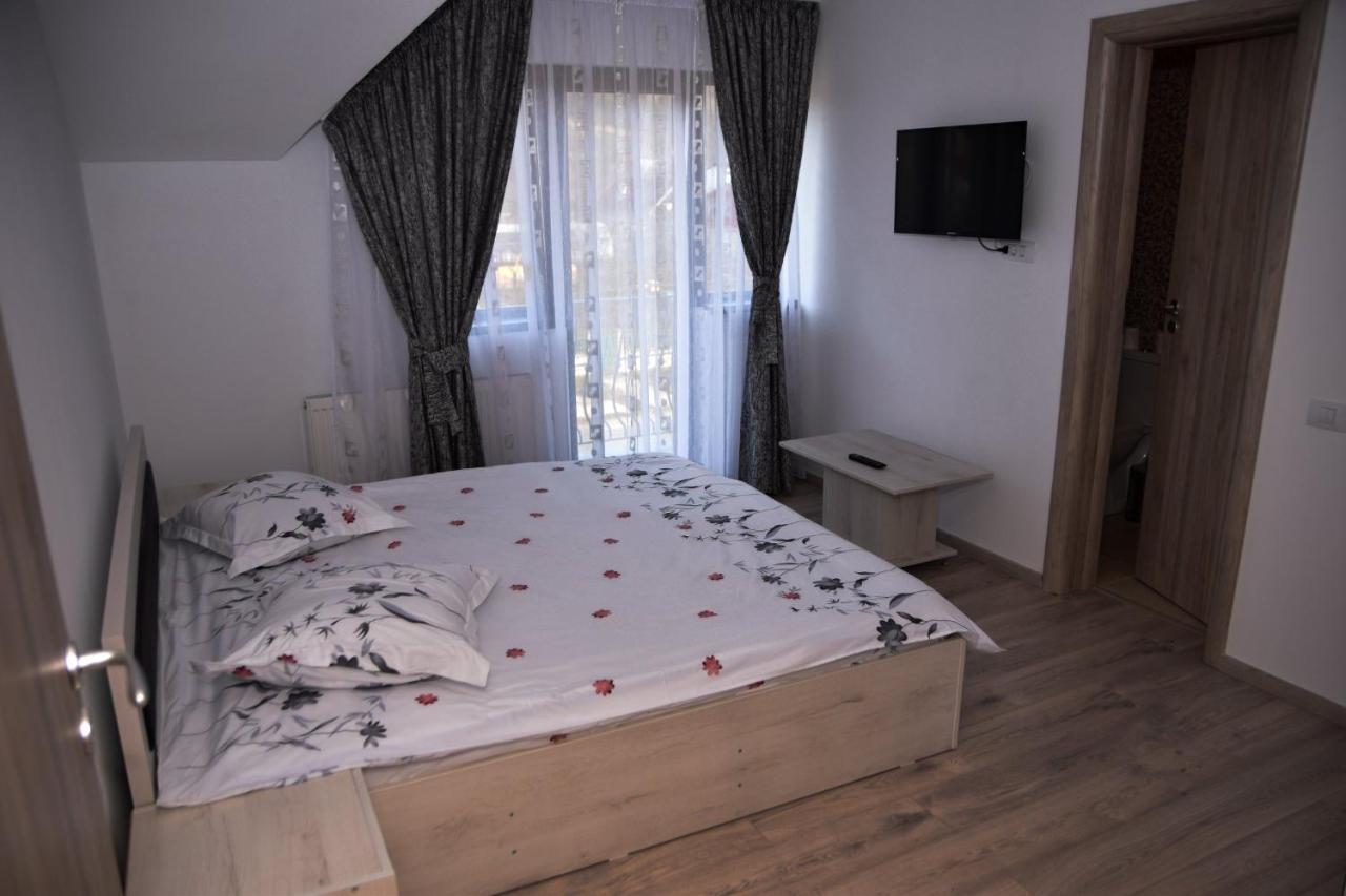 فندق New House Curtea de Argeş المظهر الخارجي الصورة